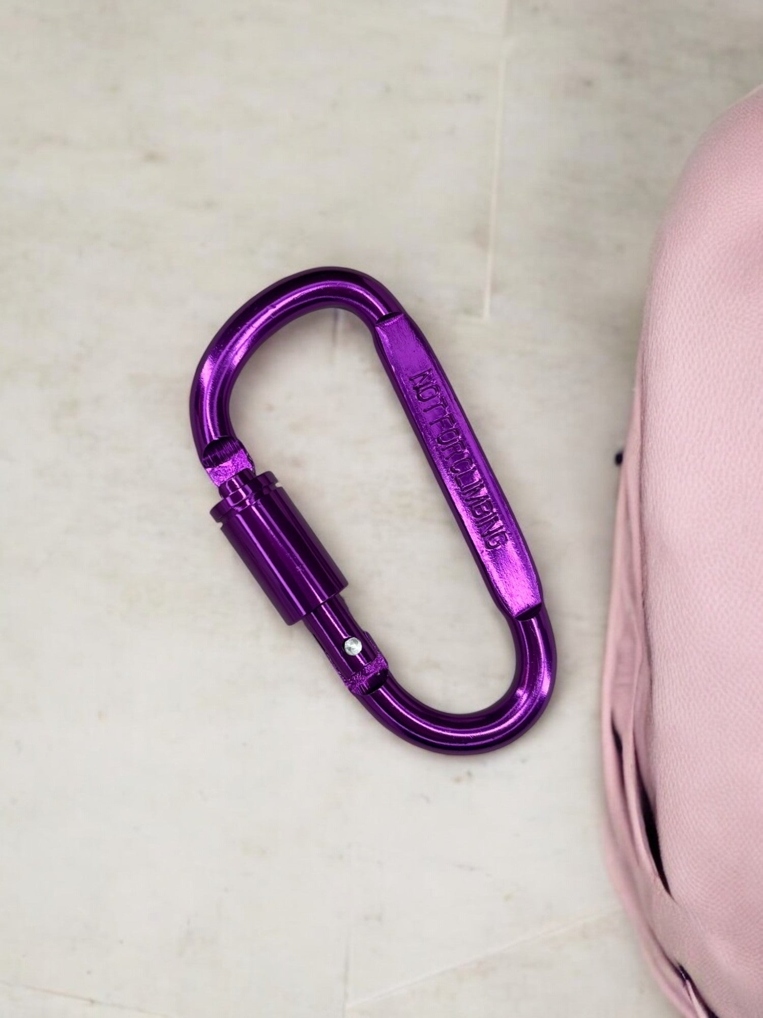 Mousqueton sécurité violet