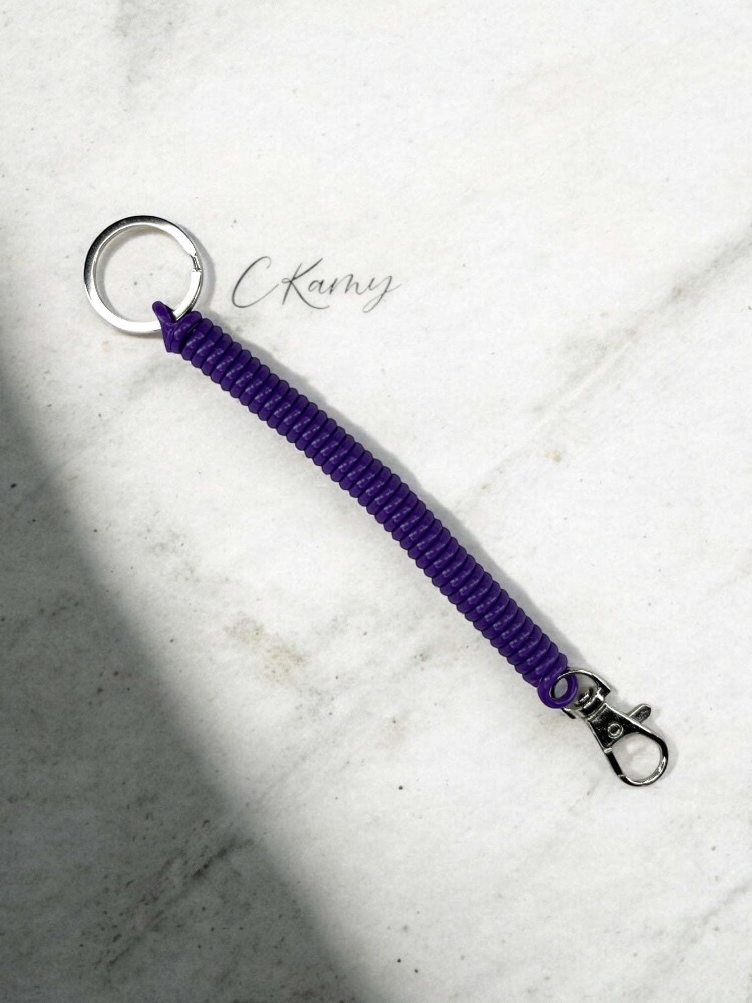 Porte clé câble spirale violet