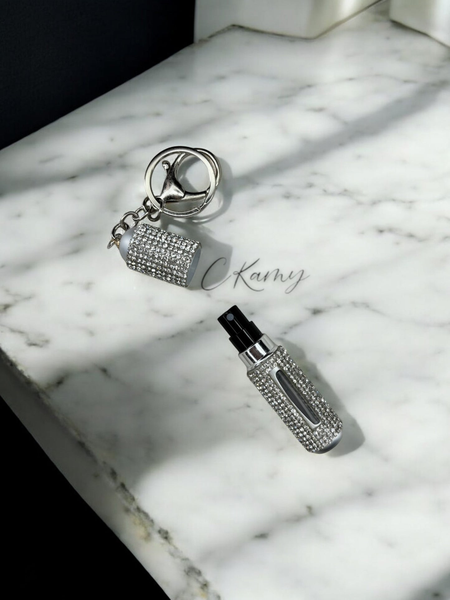 Porte clé contenant pour parfum argent