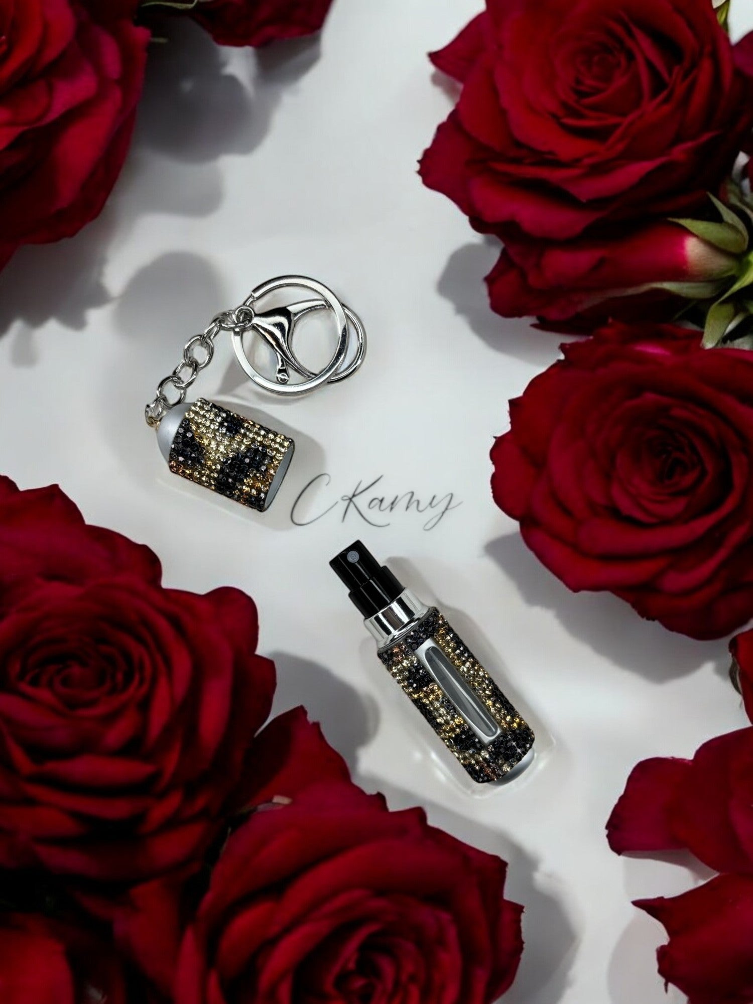 Porte clé contenant pour parfum léopard