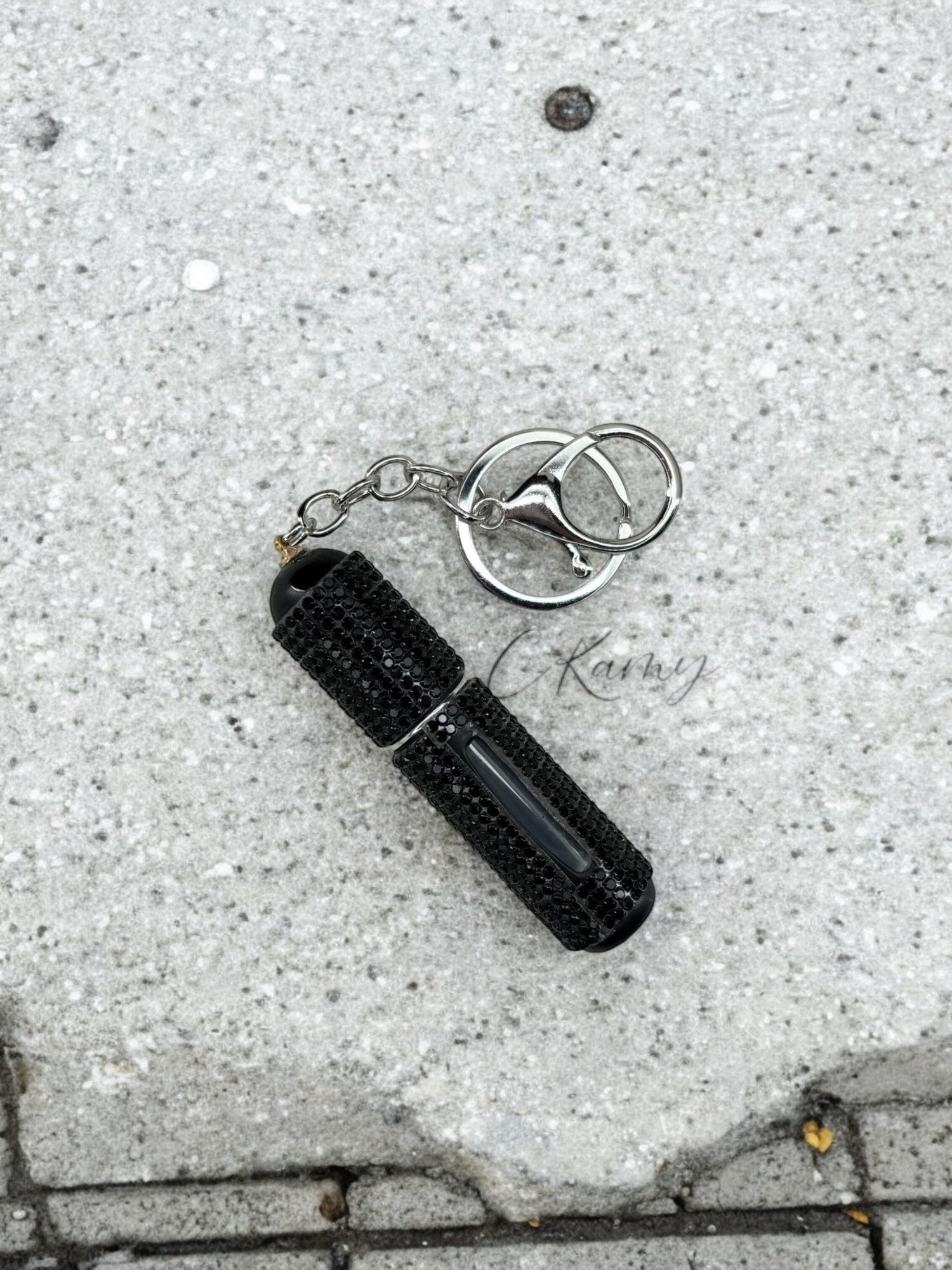 Porte clé contenant pour parfum noir