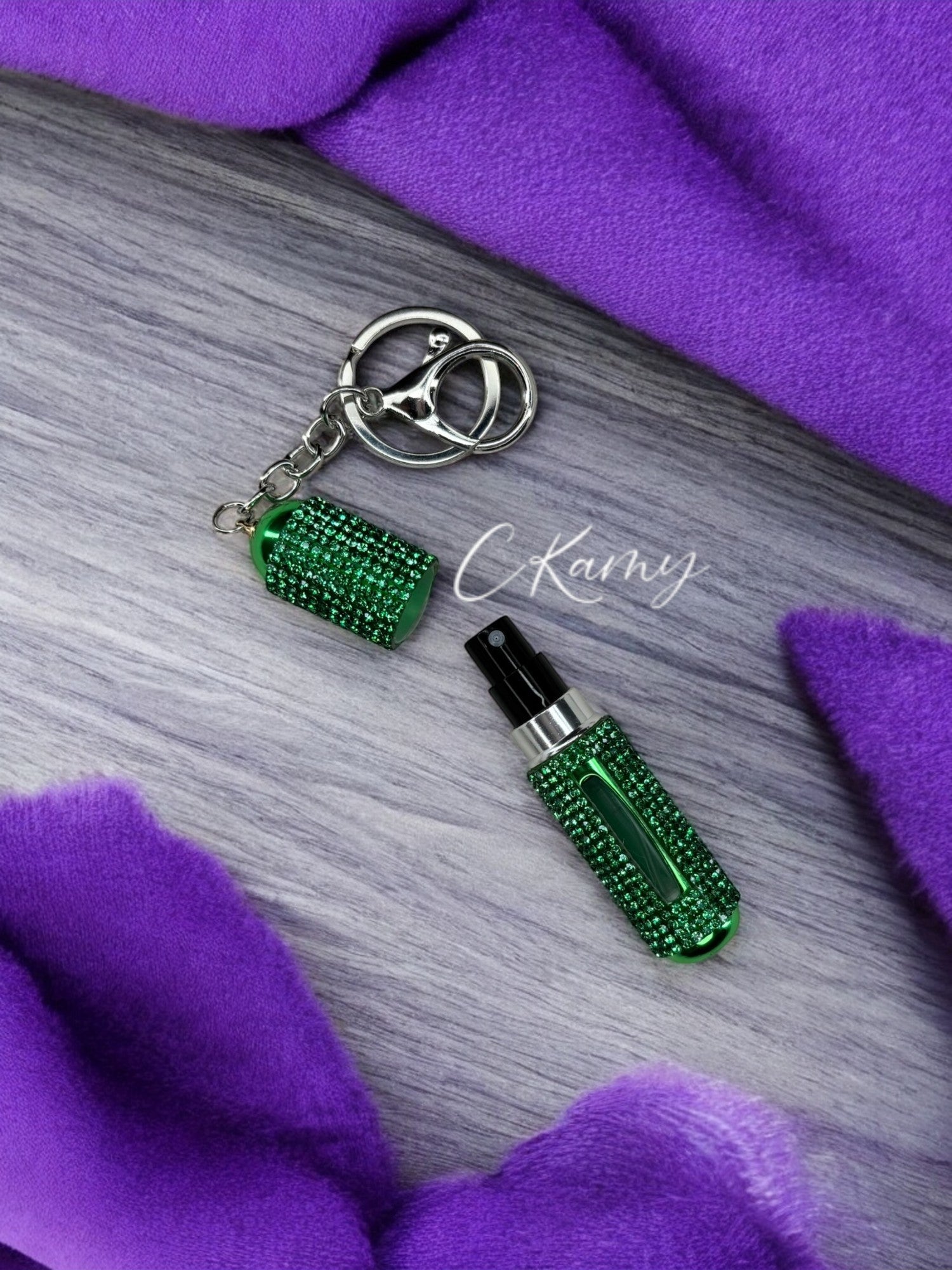 Porte clé contenant pour parfum vert