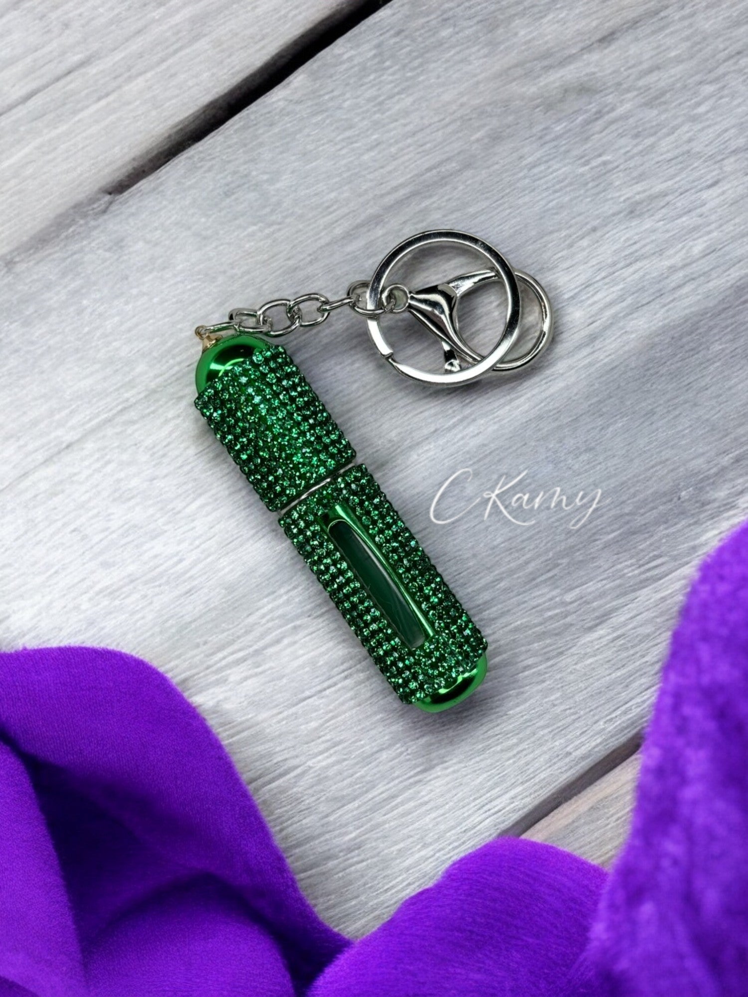 Porte clé contenant pour parfum vert
