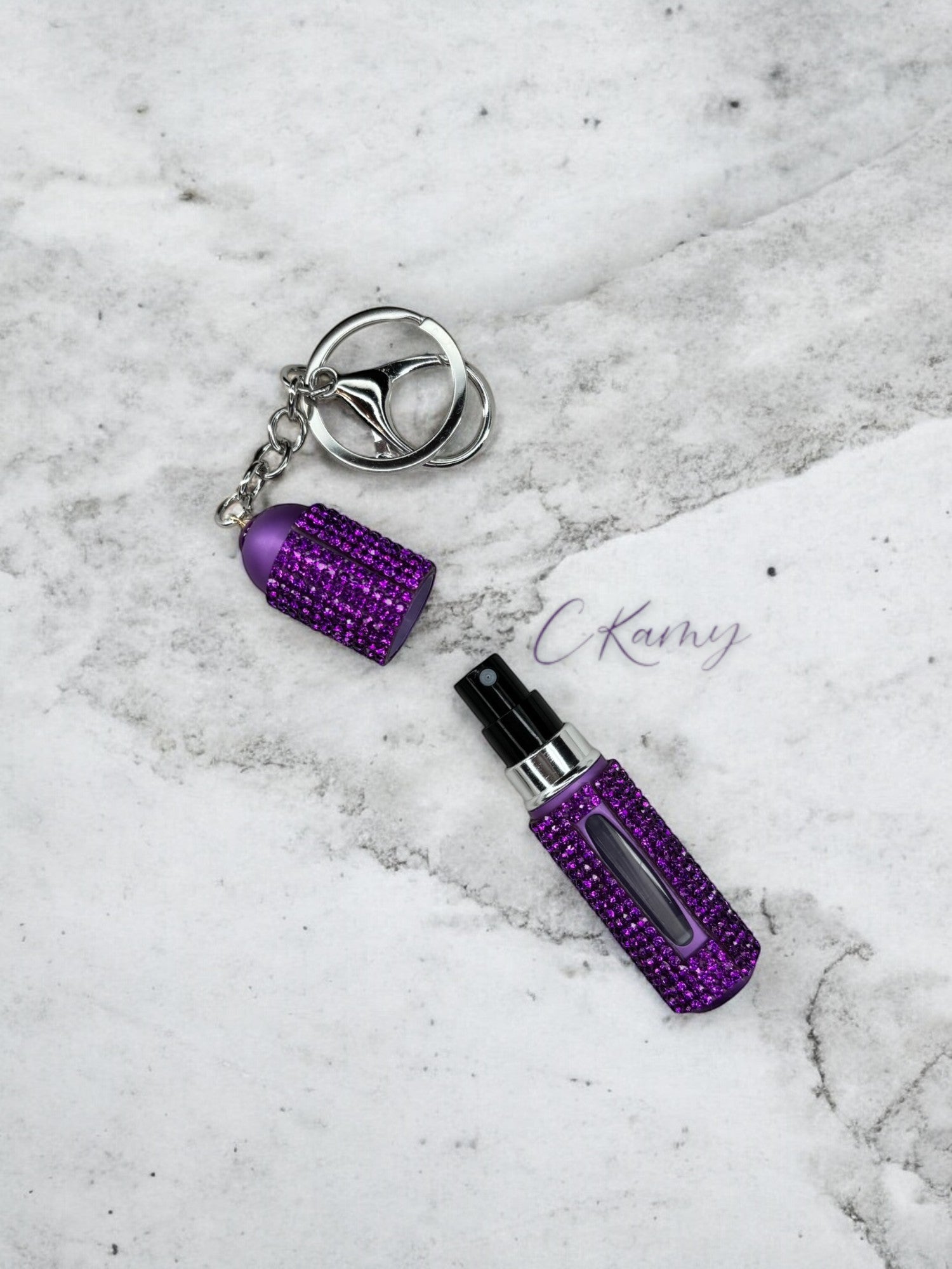 Porte clé contenant pour parfum violet