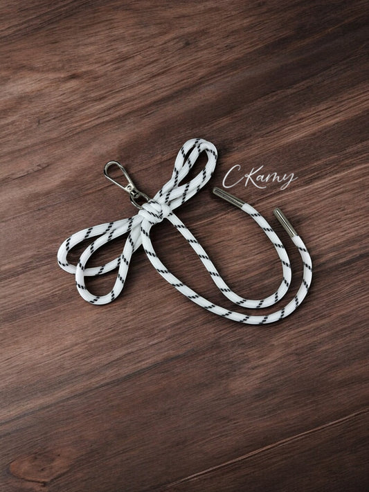 Porte clé lacet double noeud blanc