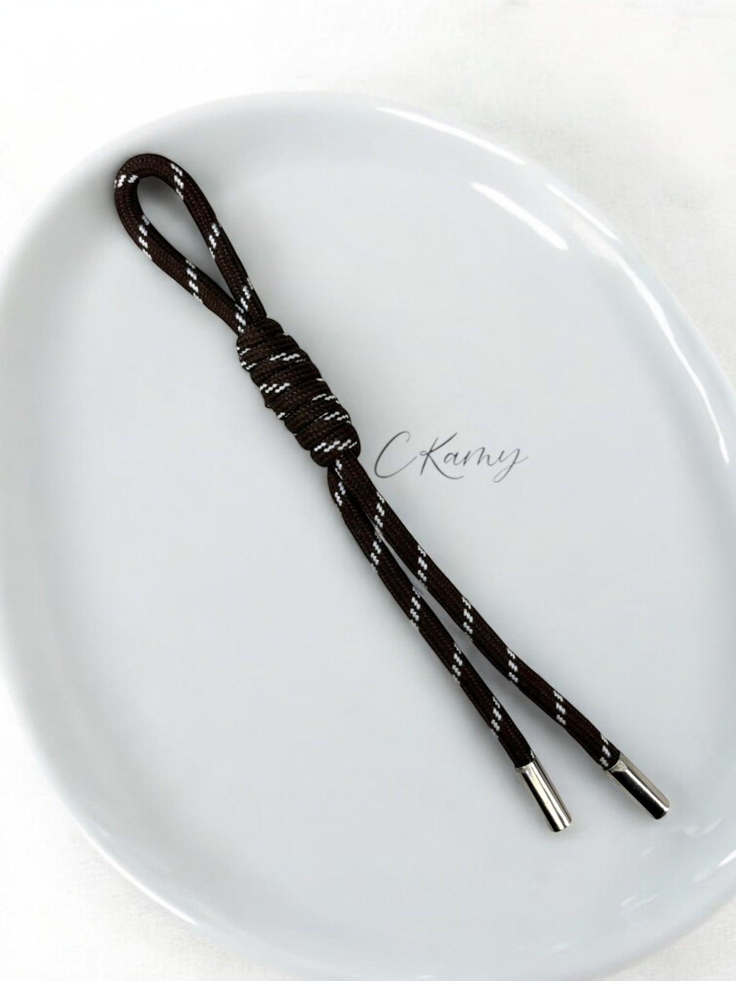 Porte clé lacet noués marron et anneau