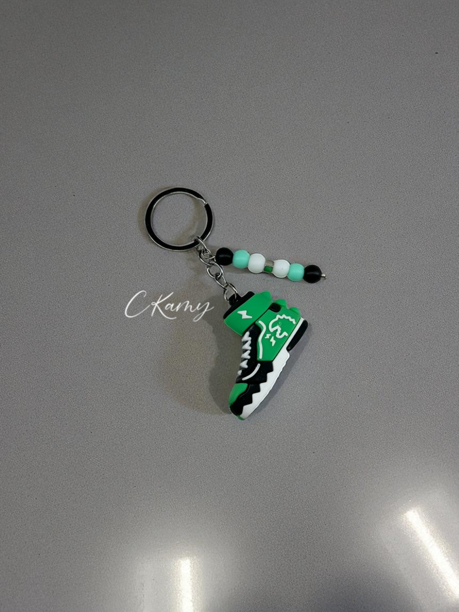 Porte clé personnalisé basket haute vert