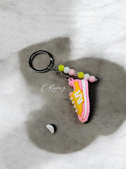 Porte clé personnalisé basket jaune rose