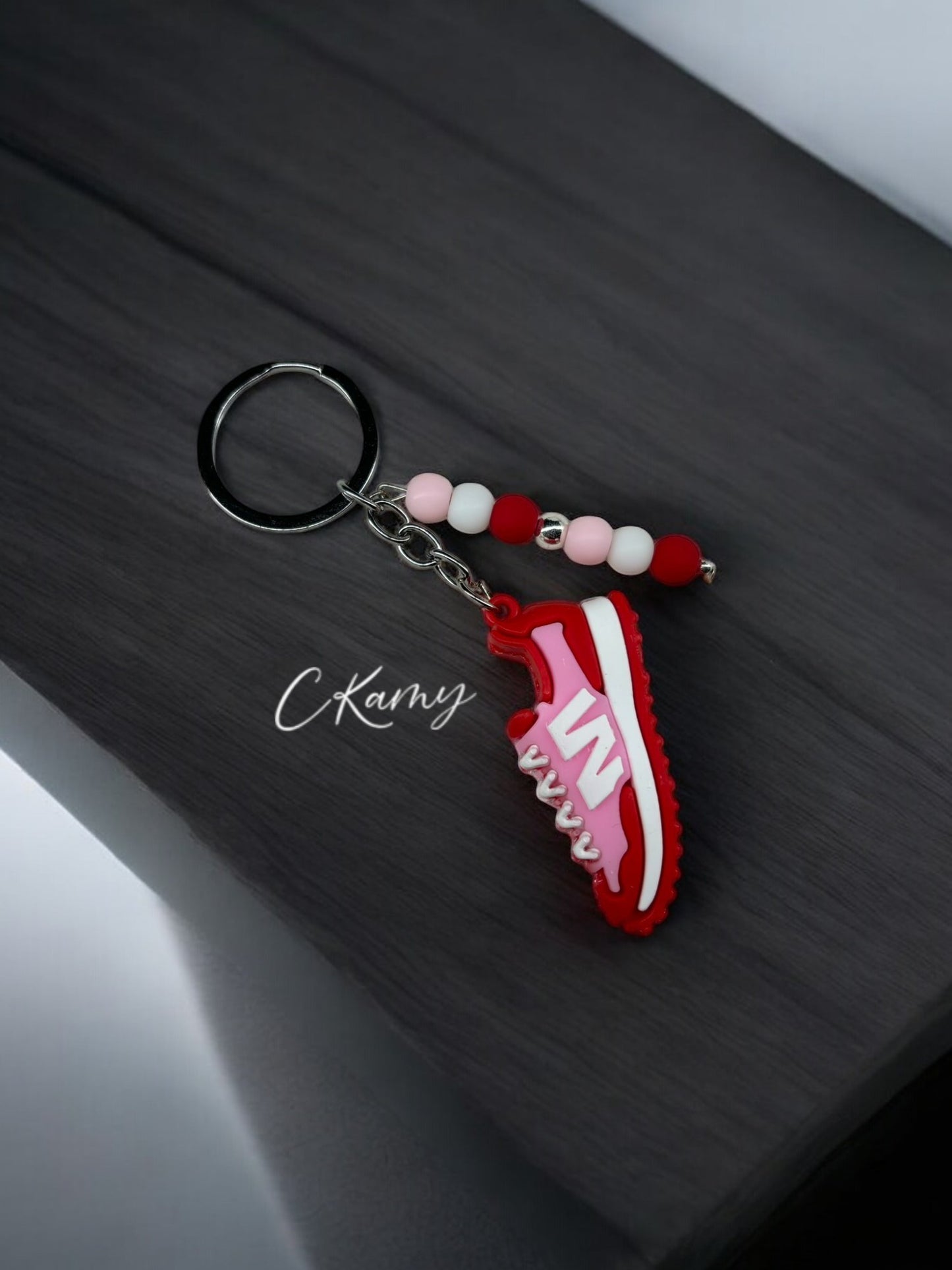 Porte clé personnalisé basket rouge rose