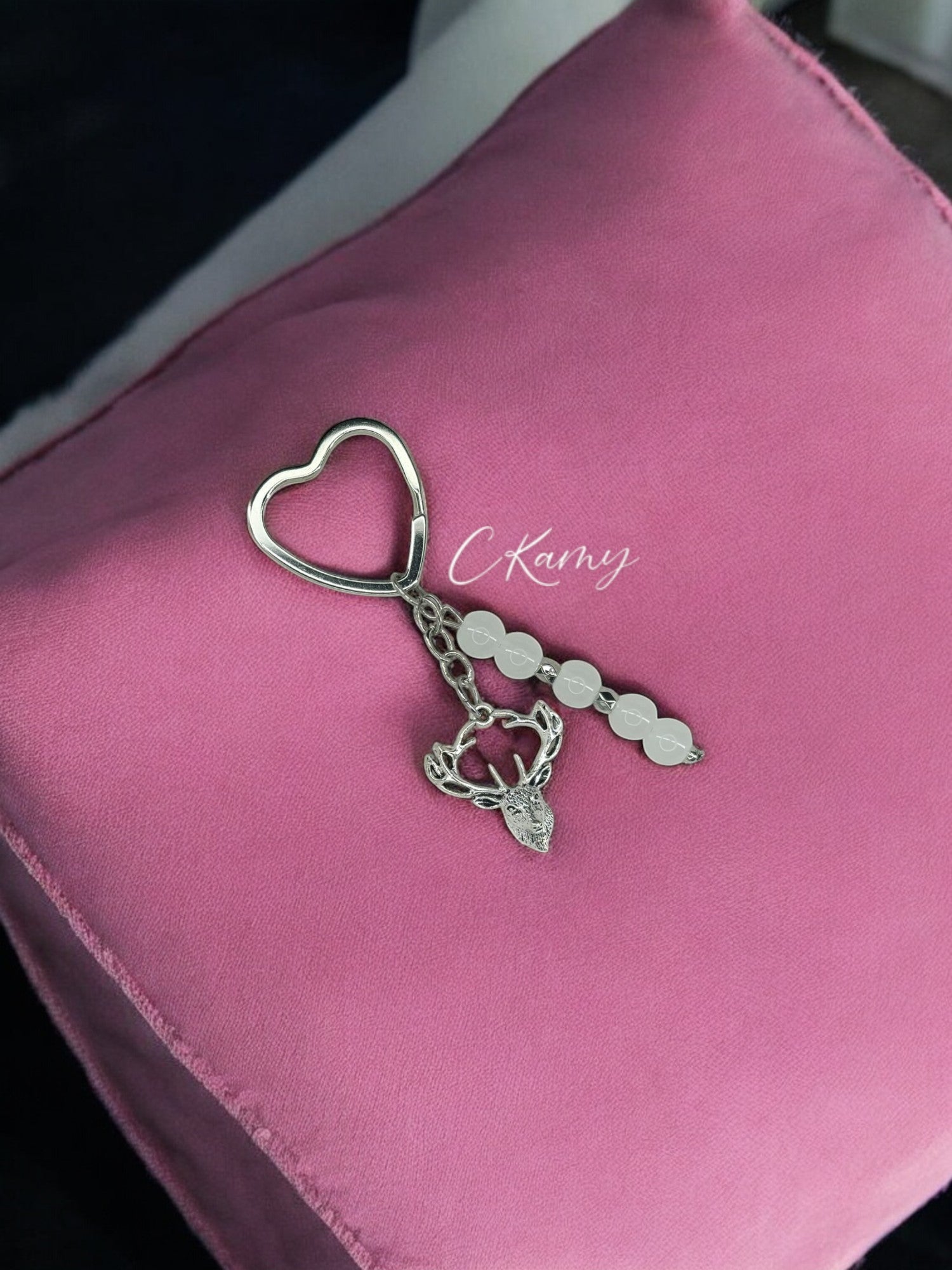 Porte clé personnalisé cerf blanc anneau coeur