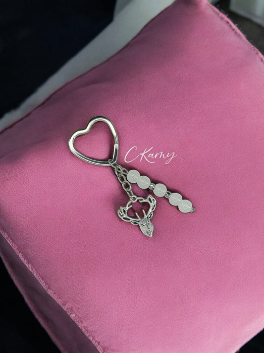 Porte clé personnalisé cerf blanc anneau coeur