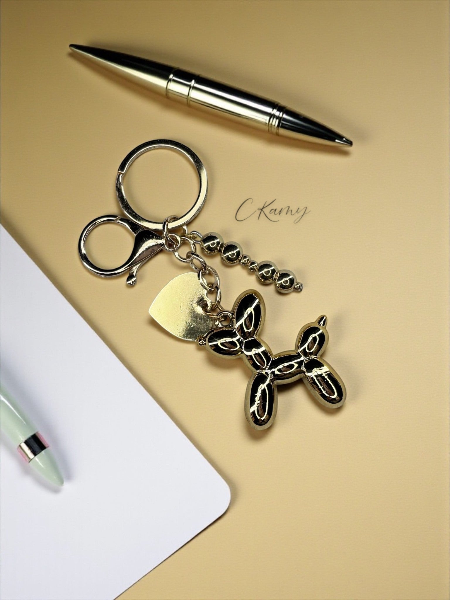 Porte clé personnalisé chien ballon & petit coeur doré métallisé