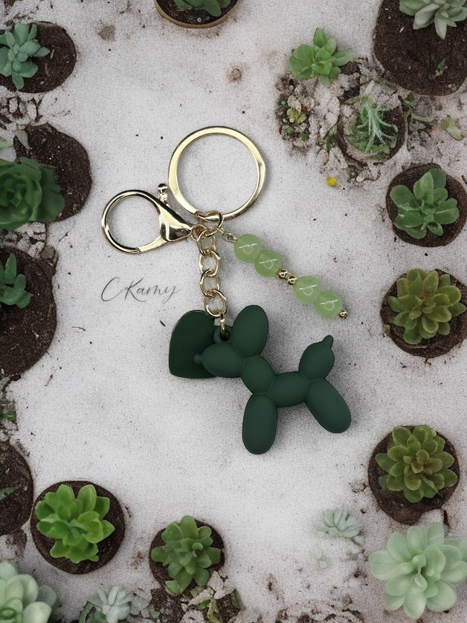 Porte clé personnalisé chien ballon & petit coeur vert mat