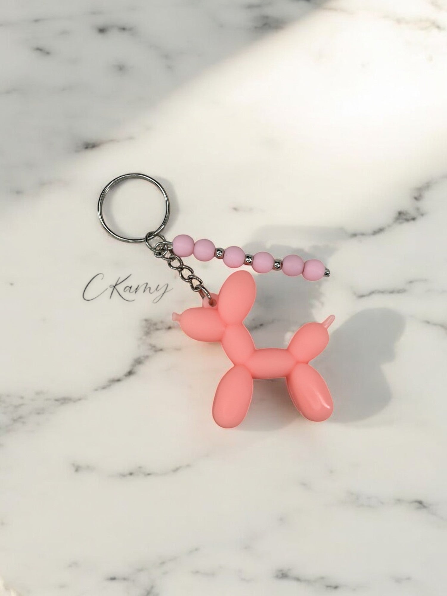 Porte clé personnalisé chien ballon rose