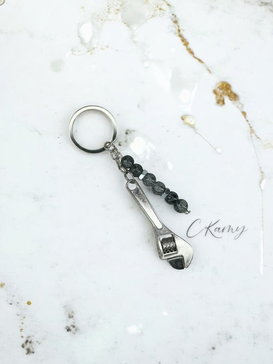 Porte clé personnalisé clé anglaise gris