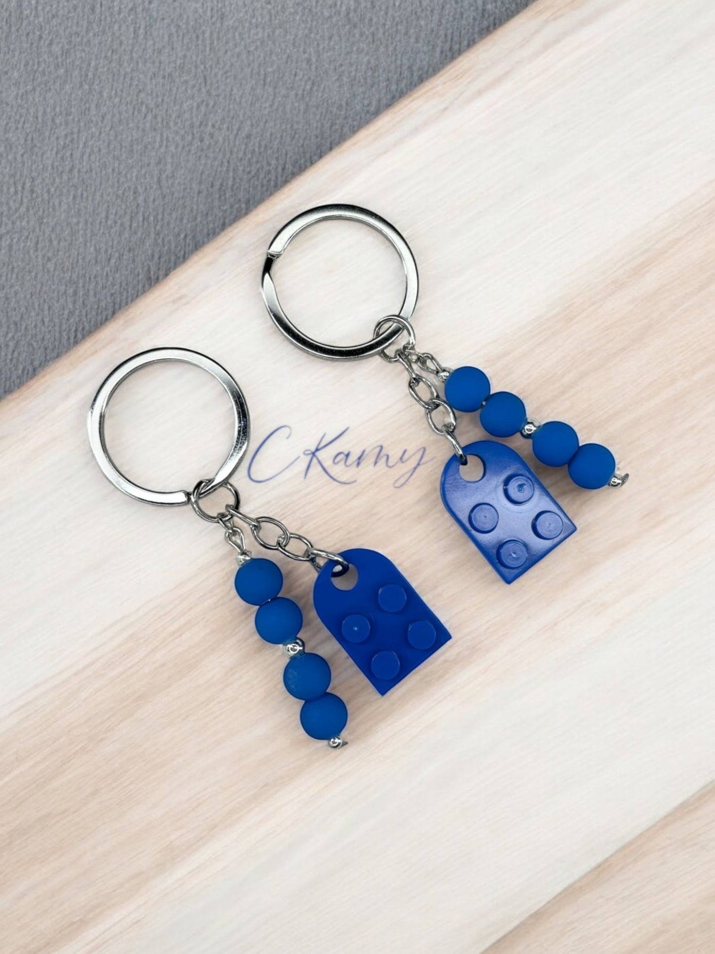 Porte clé personnalisé coeur lego bleu foncé