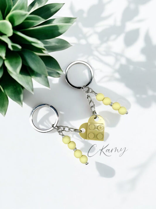 Porte clé personnalisé coeur lego crème