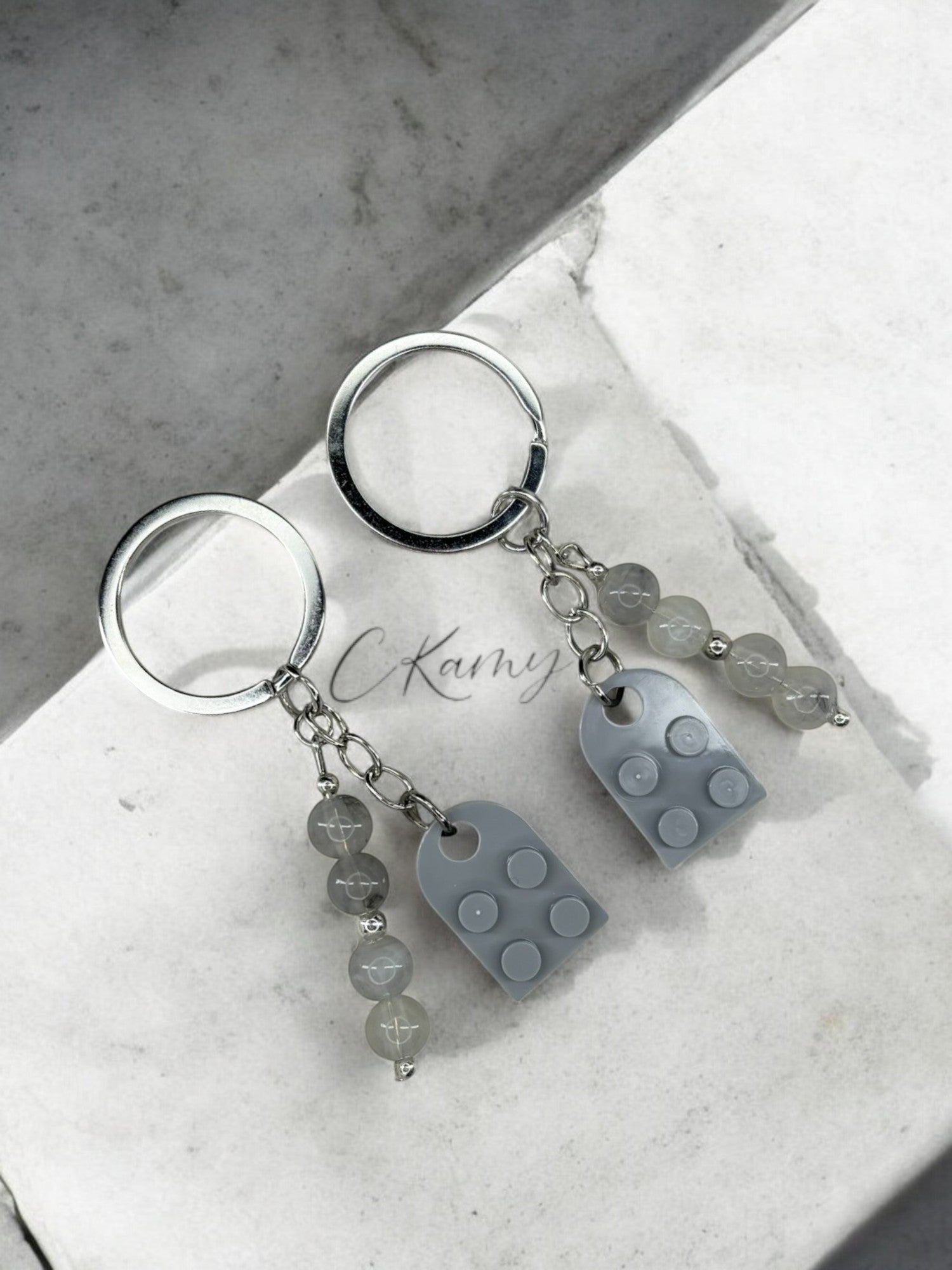 Porte clé personnalisé coeur lego gris clair