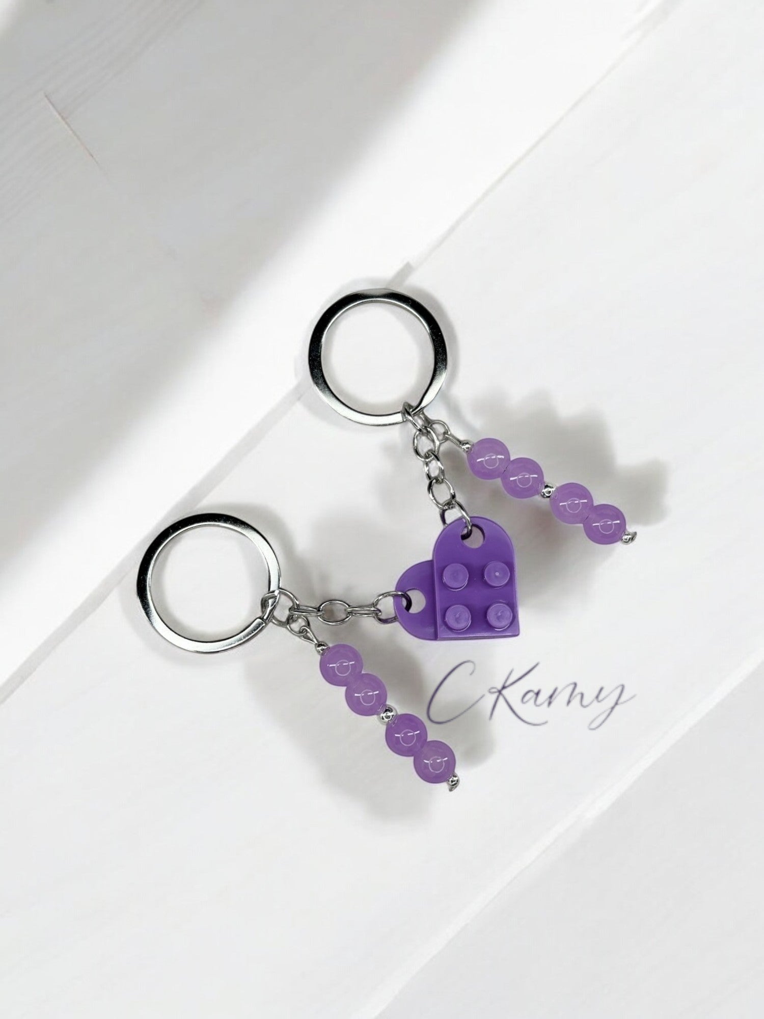 Porte clé personnalisé coeur lego violet
