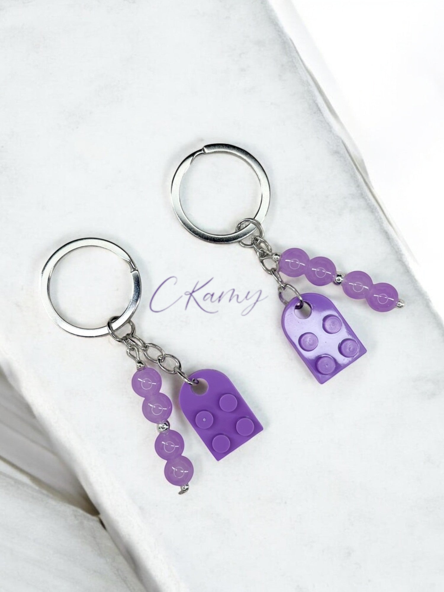 Porte clé personnalisé coeur lego violet