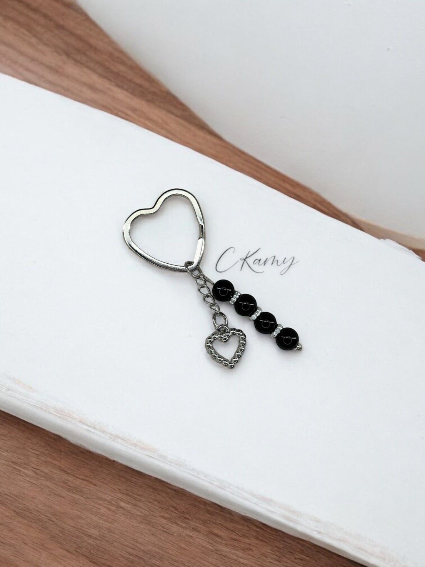 Porte clé personnalisé coeur perlé noir