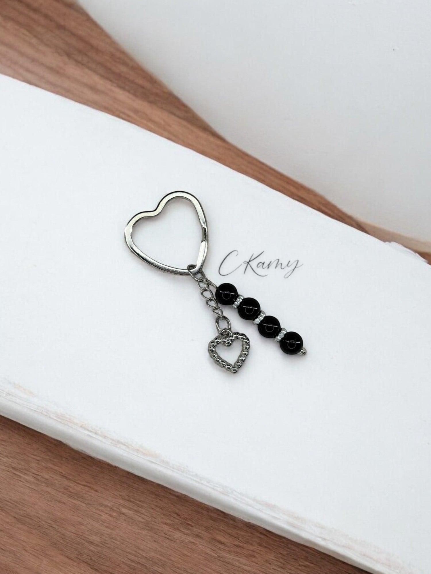 Porte clé personnalisé coeur perlé noir