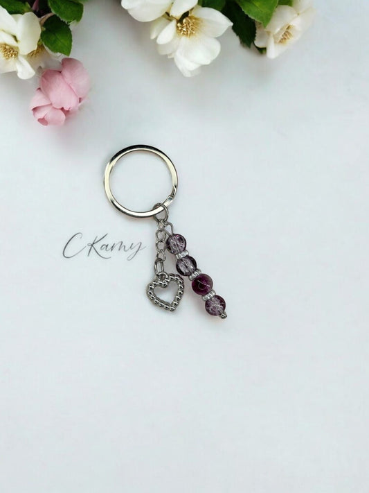 Porte clé personnalisé coeur perlé prune
