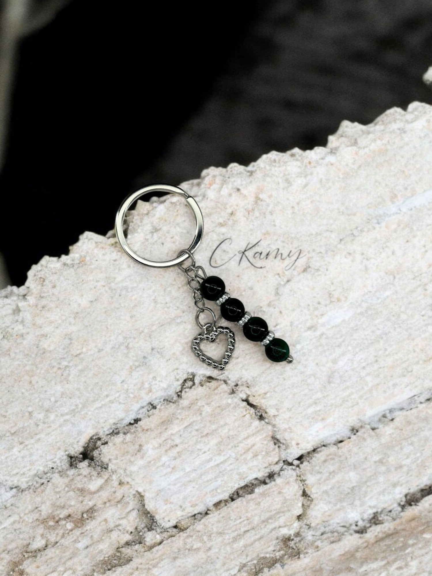 Porte clé personnalisé coeur perlé vert foncé