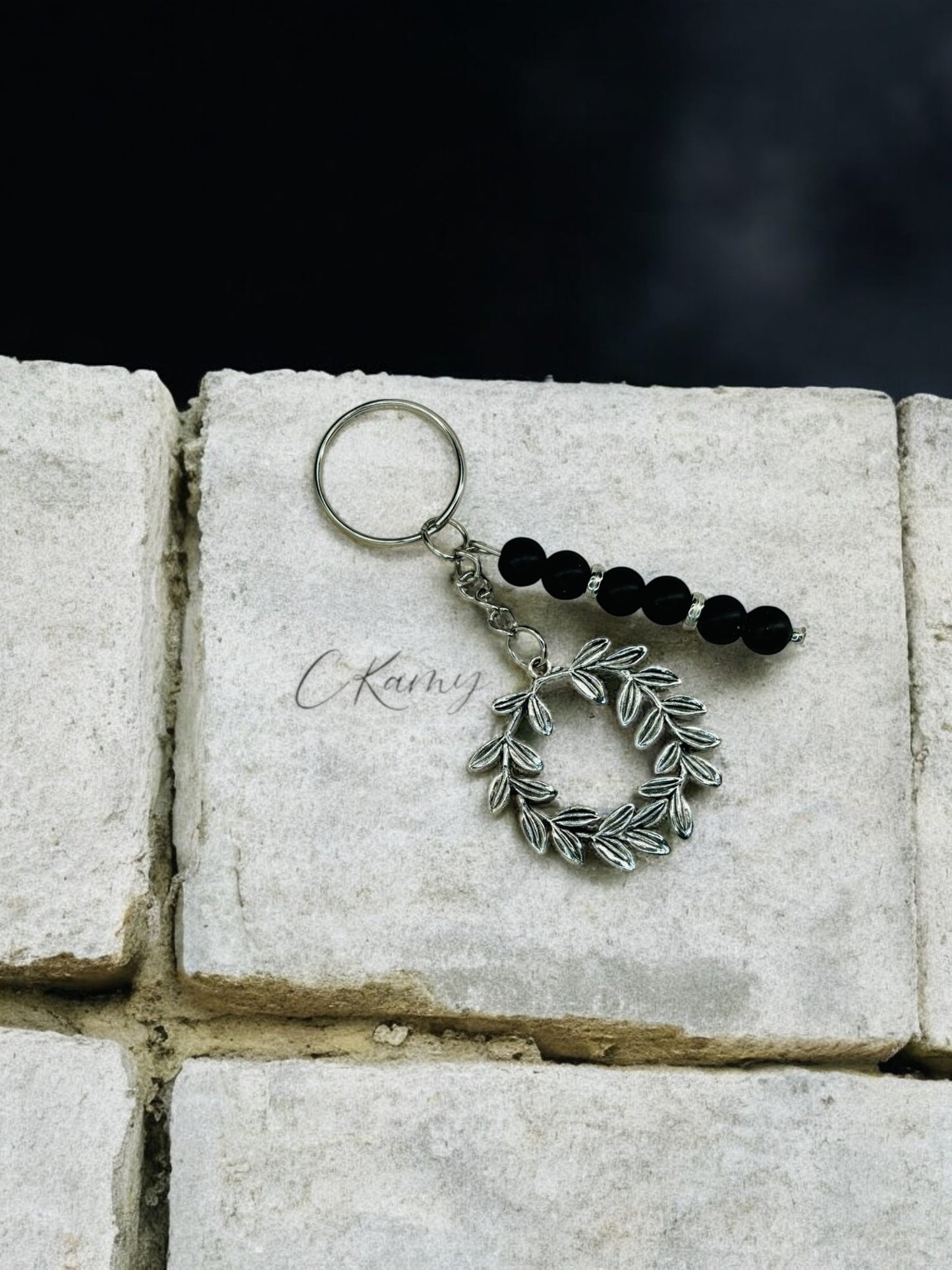 Porte clé personnalisé couronne noir
