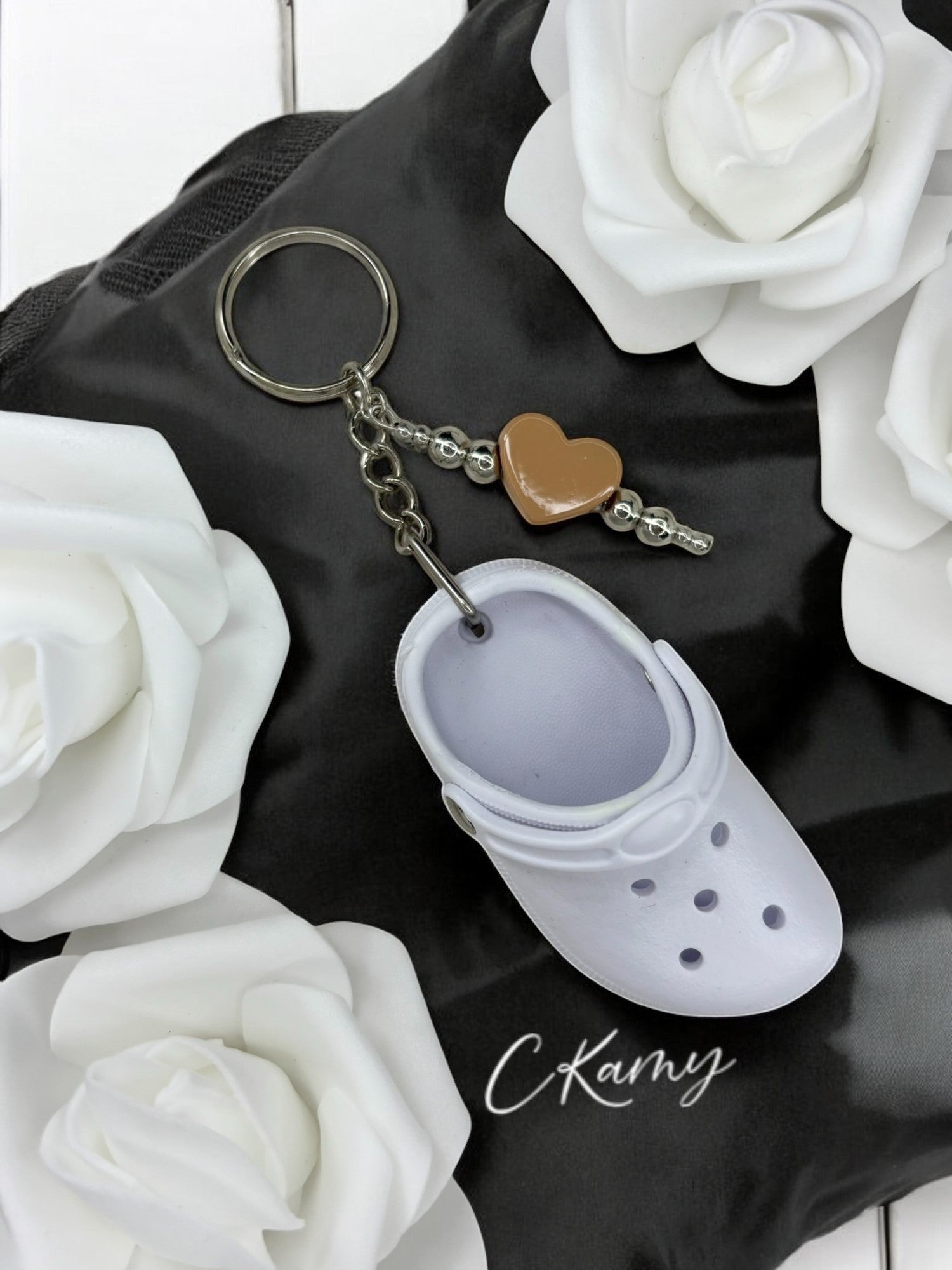Porte clé personnalisé crocs blanc taupe