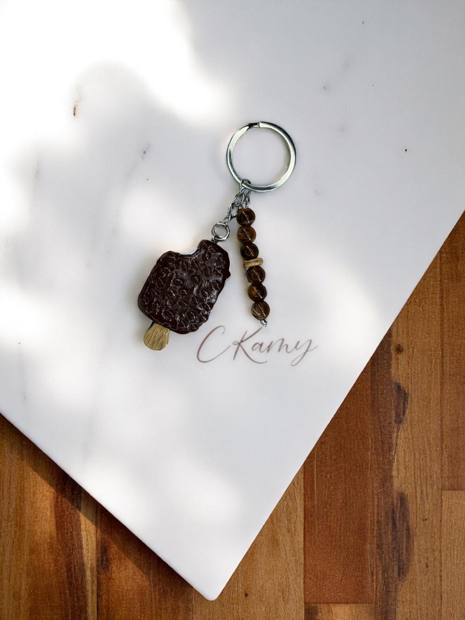 Porte clé personnalisé glace croquée marron