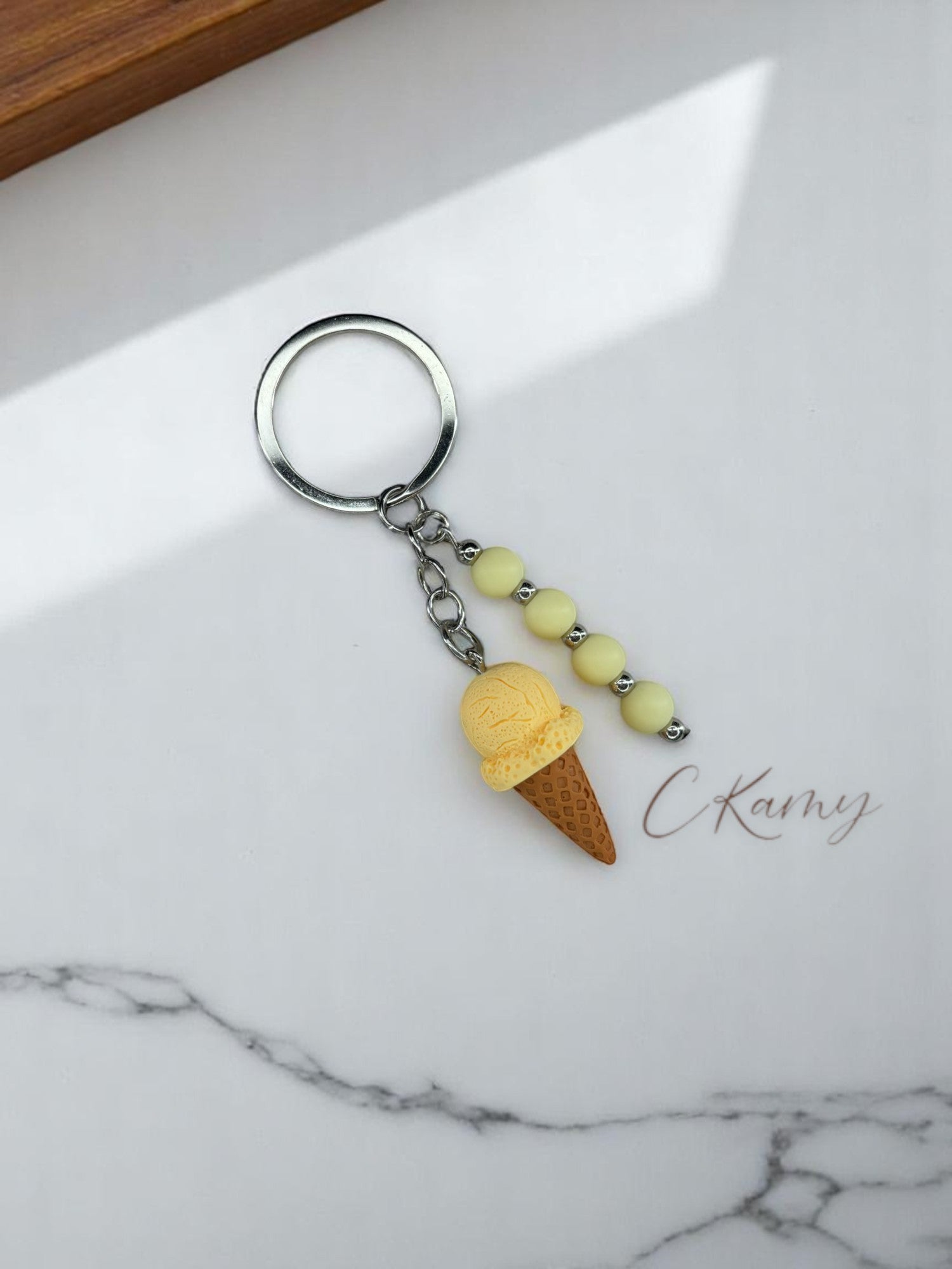 Porte clé personnalisé glace jaune