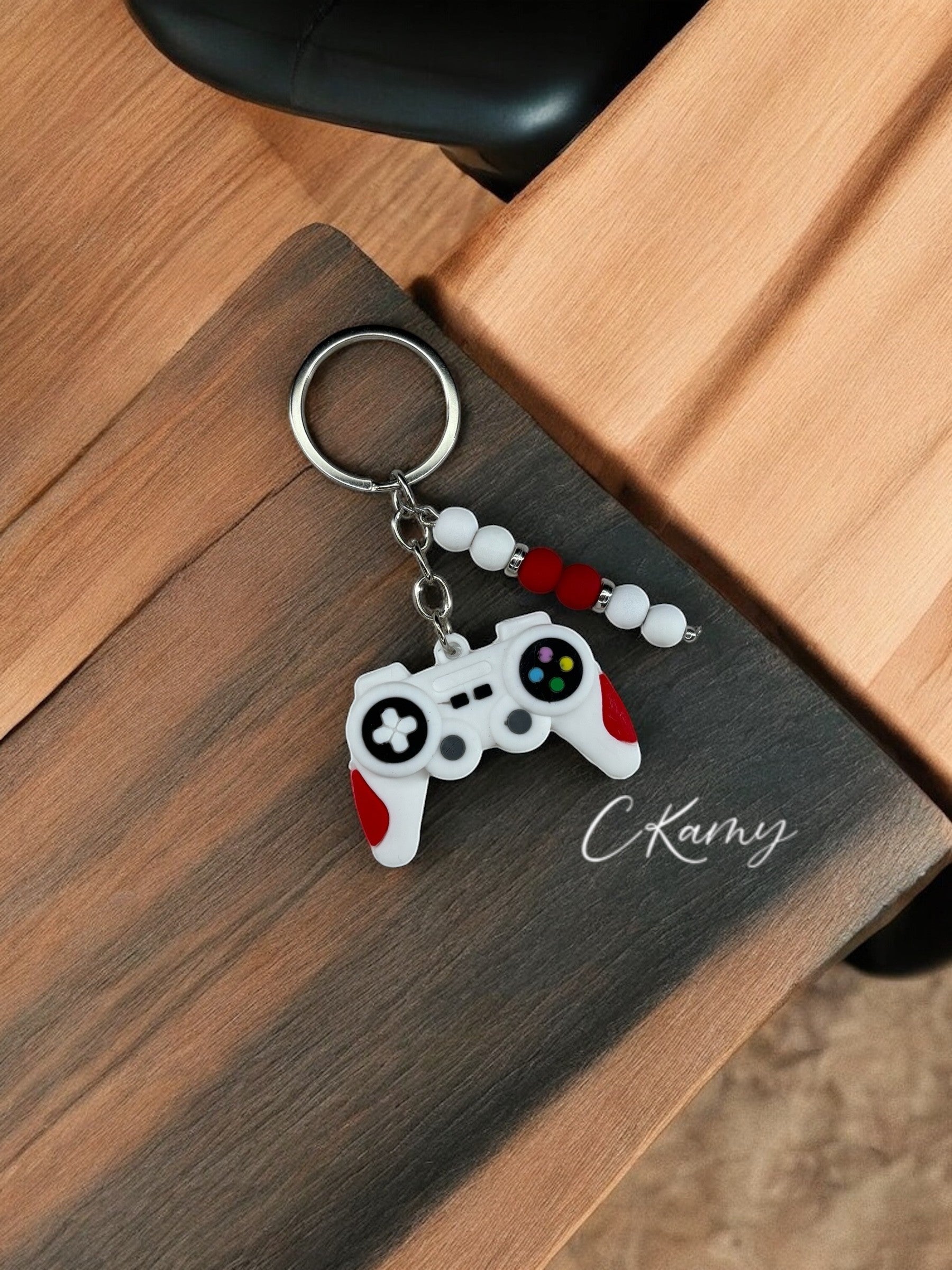 Porte clé personnalisé manette play blanc rouge