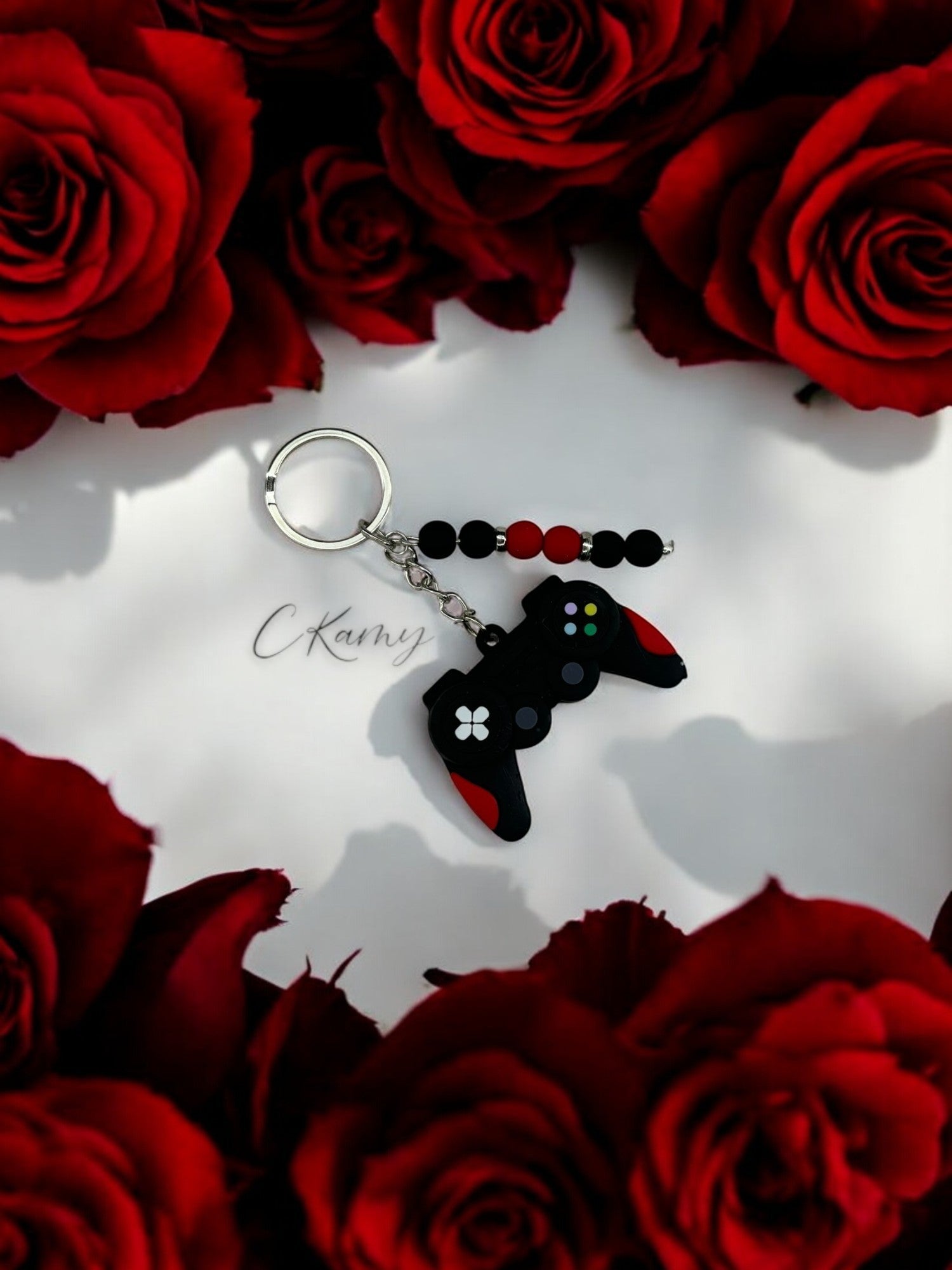 Porte clé personnalisé manette play noir rouge