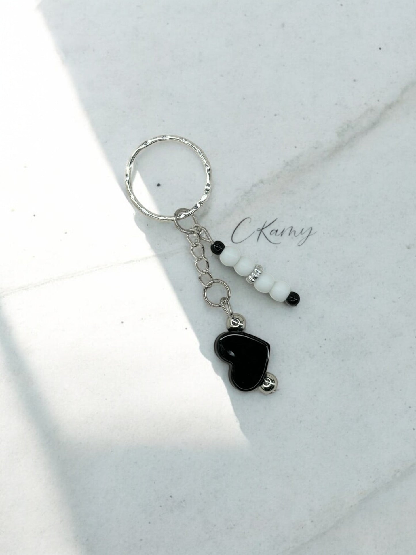 Porte clé personnalisé perle coeur noir