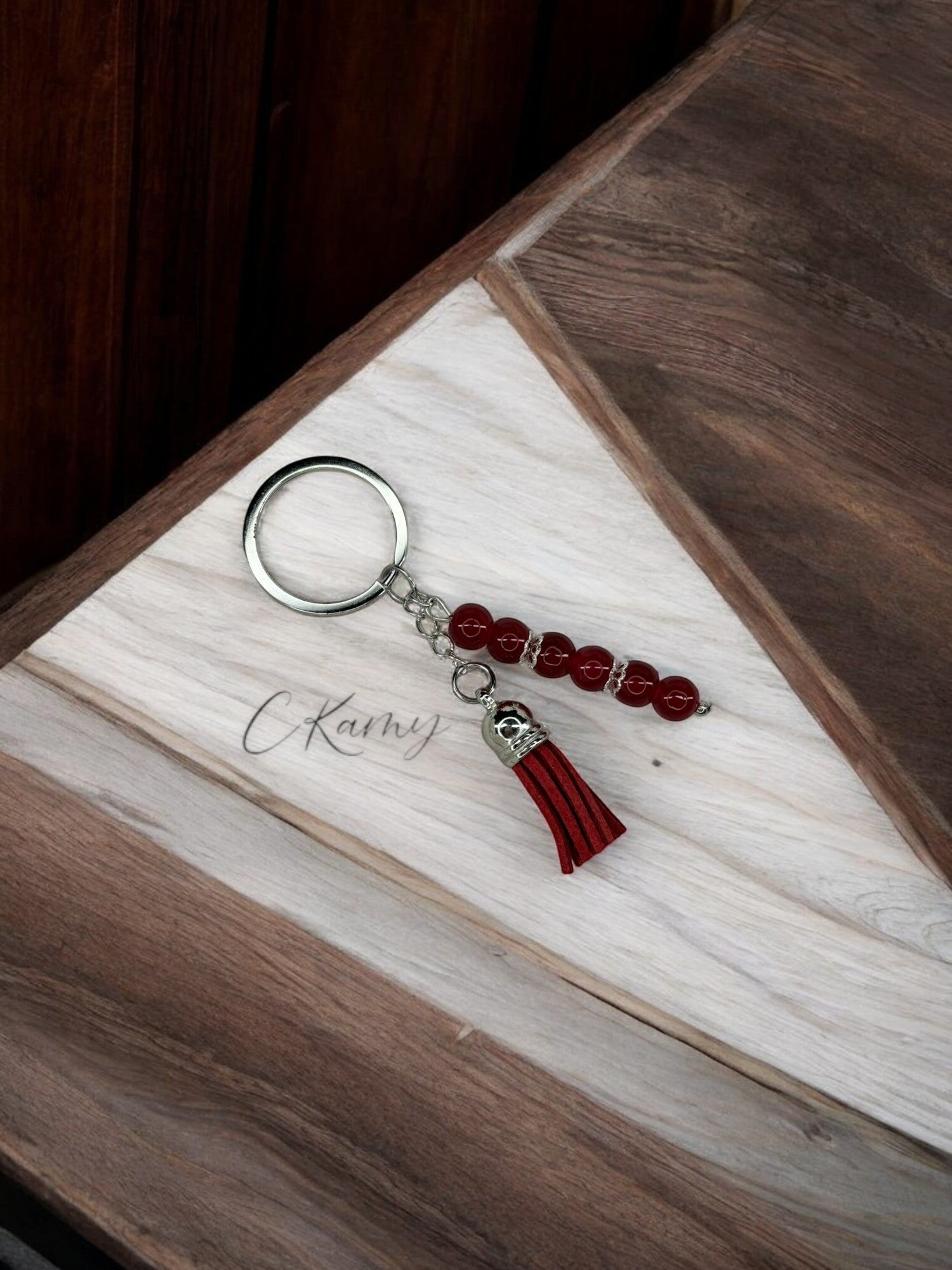 Porte clé personnalisé pompon épais bordeaux anneau rond