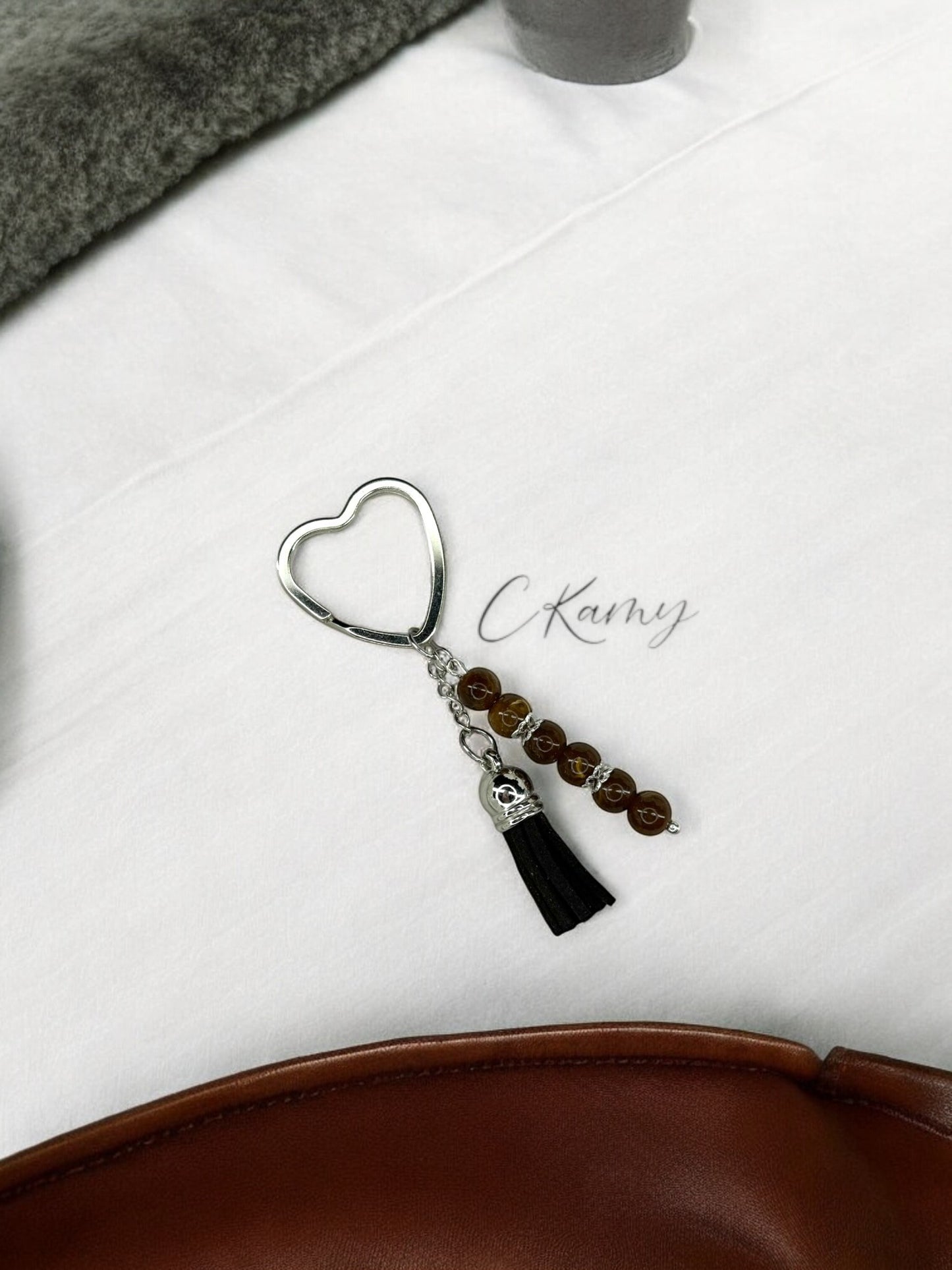 Porte clé personnalisé pompon épais marron anneau coeur