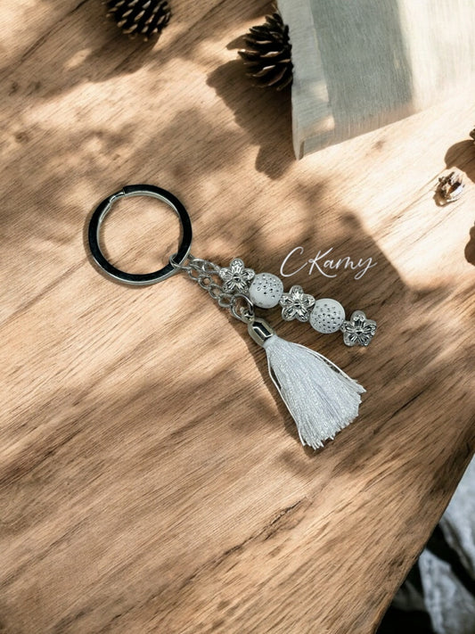 Porte clé personnalisé pompon fin blanc blanc brillant