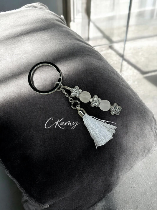 Porte clé personnalisé pompon fin blanc blanc mat