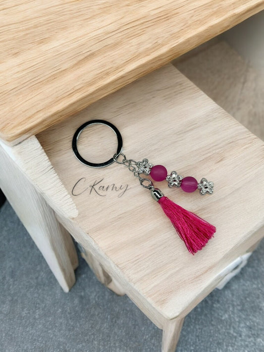 Porte clé personnalisé pompon fin rose flash rose flash mat