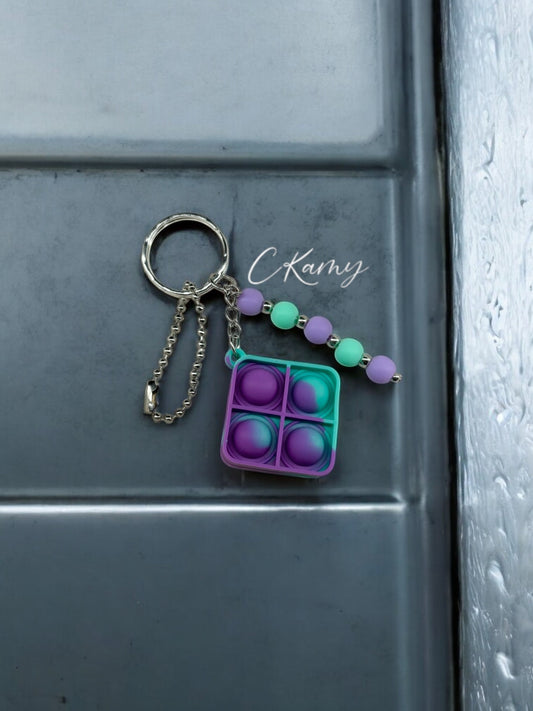 Porte clé personnalisé pop it carré violet vert