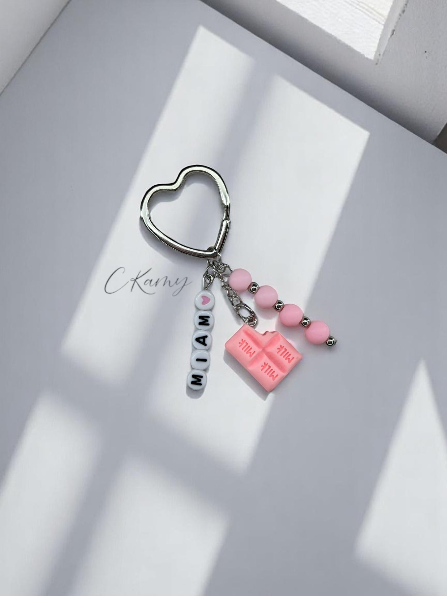 Porte clé personnalisé tablette chocolat rose anneau coeur
