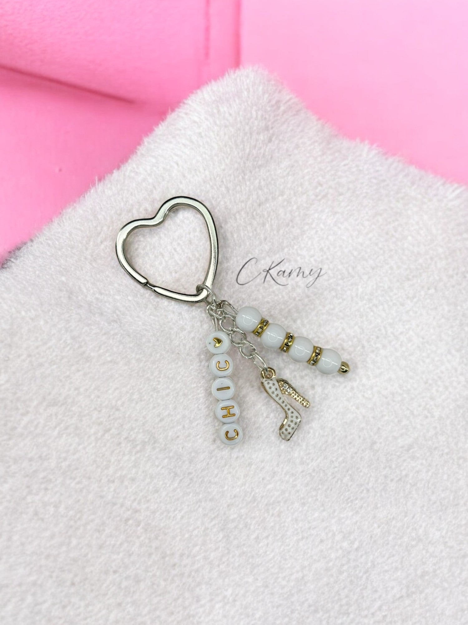 Porte clé personnalisé talon stass blanc brillant anneau coeur
