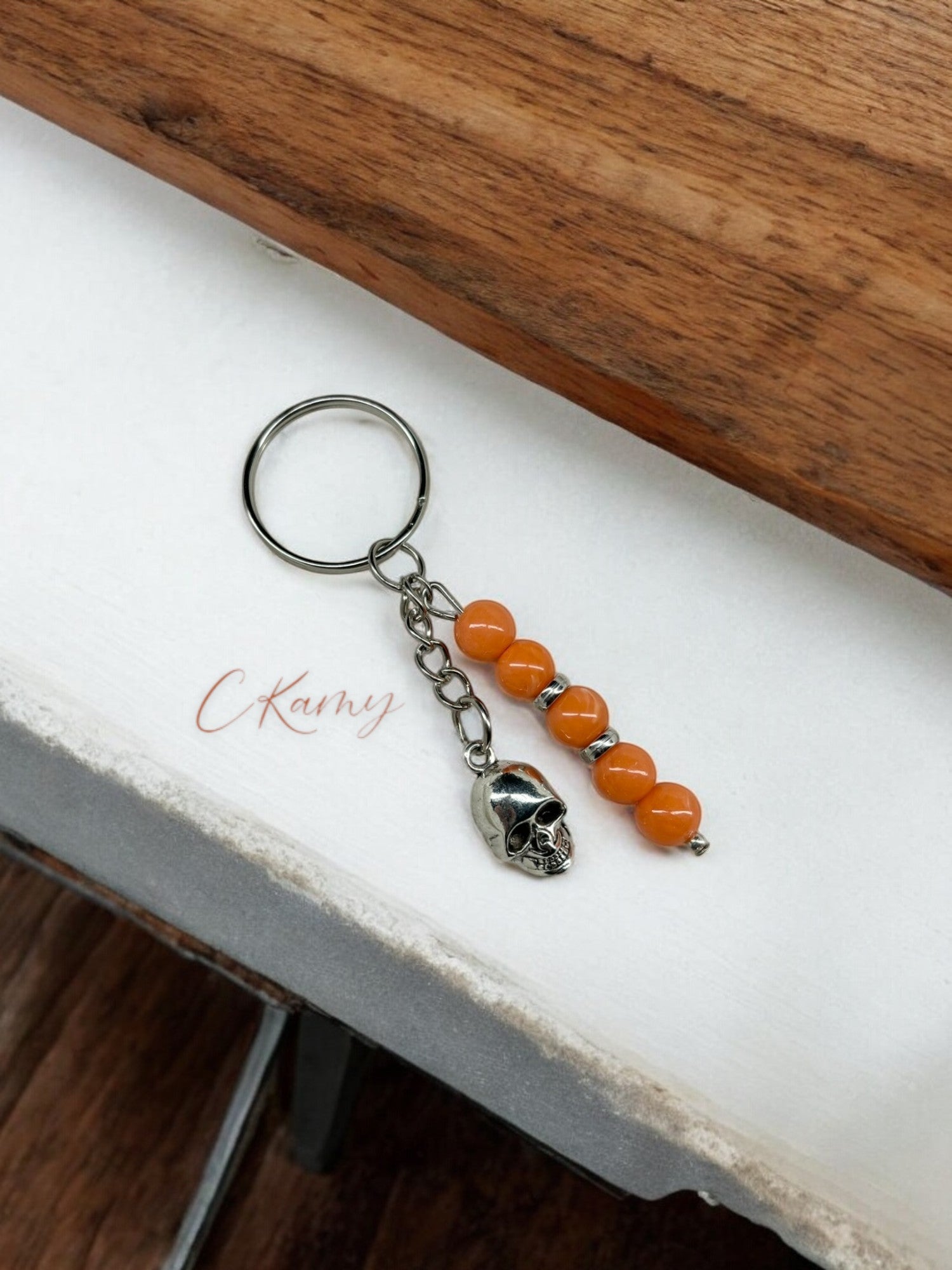 Porte clé personnalisé tête de mort orange