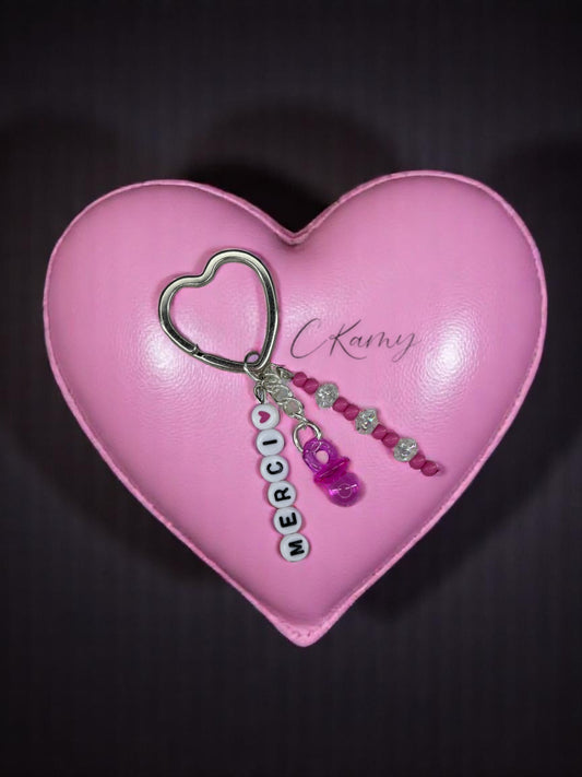 Porte clé personnalisé tétine rose foncé