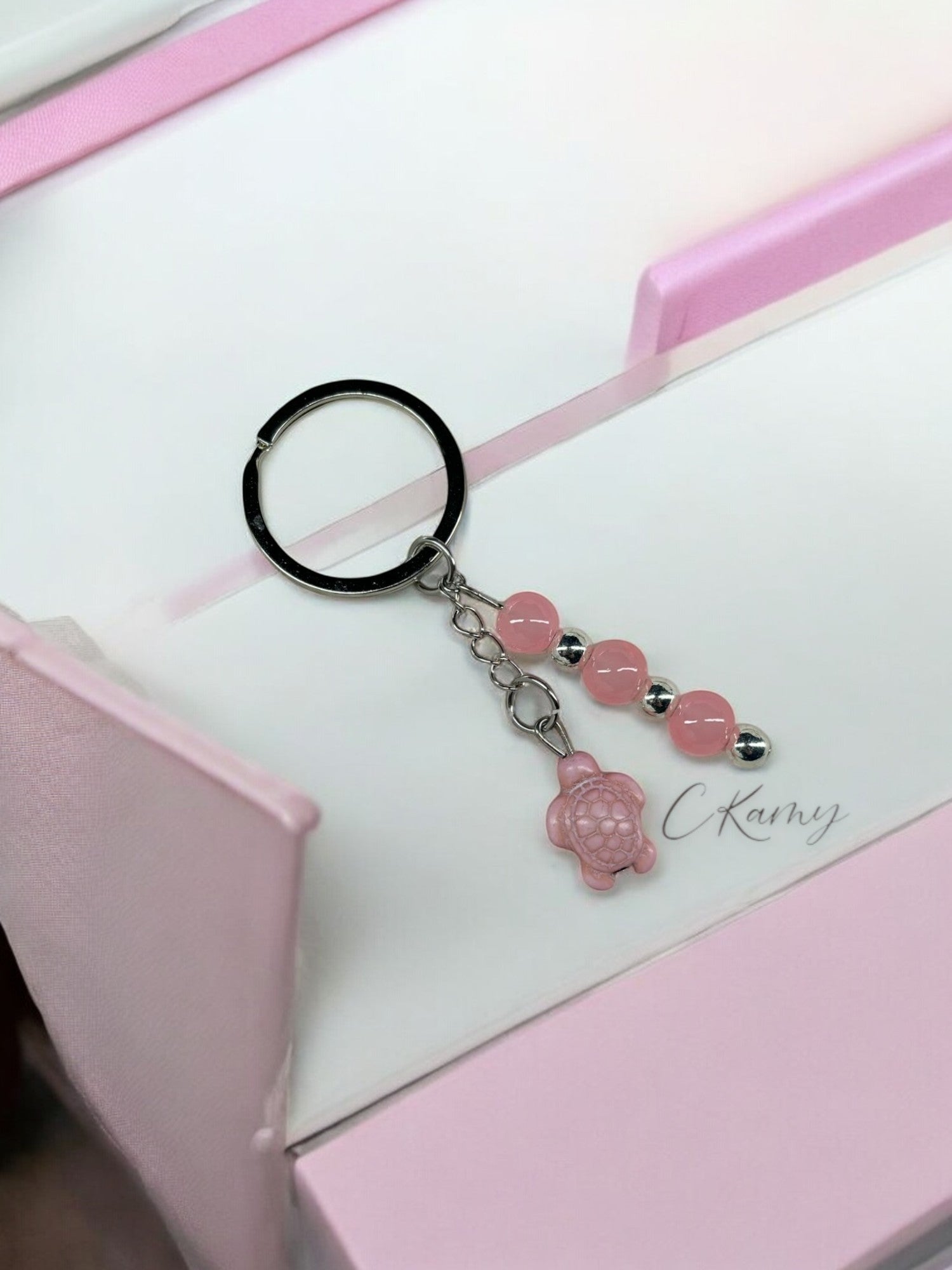 Porte clé personnalisé tortue rose anneau rond